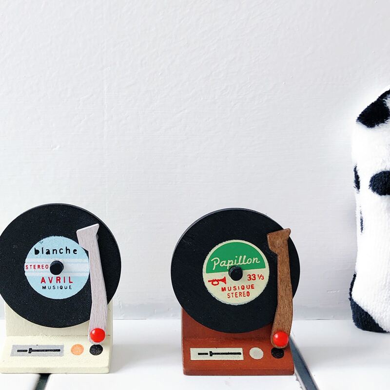 

1pc Record Player Design Random Desktop Card Holder, Multicolor