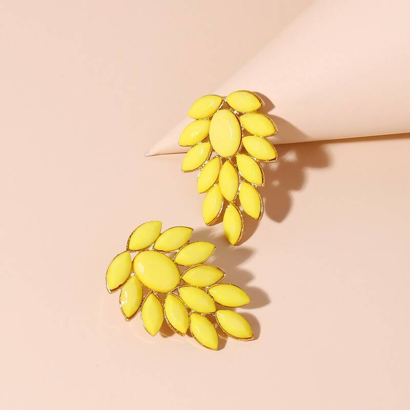 

Leaf Design Stud Earrings, Yellow