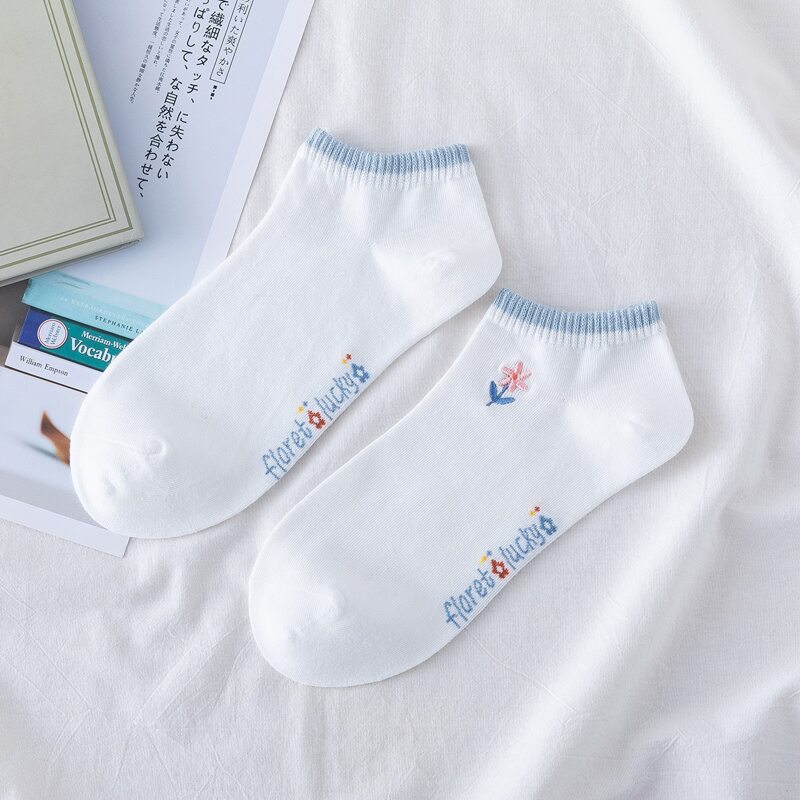 

1pair Flower Embroidery Socks, White