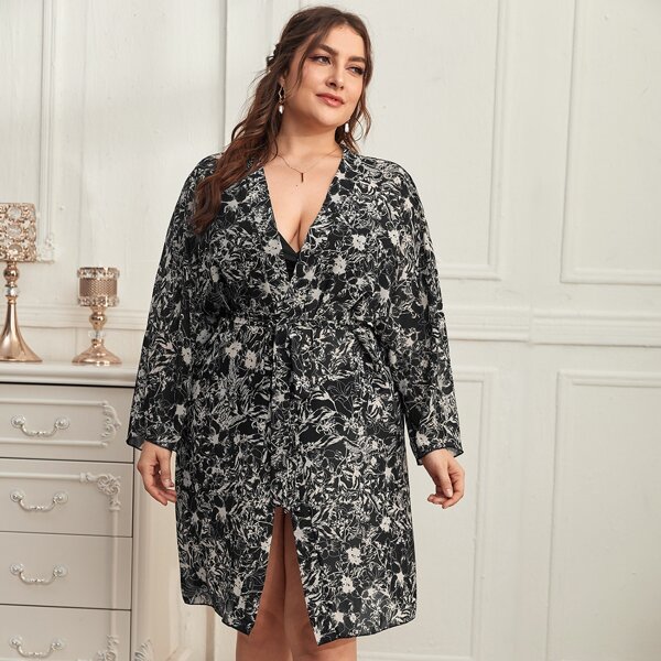 

Plus 1pc All Over Print Belted Robe, Black and white