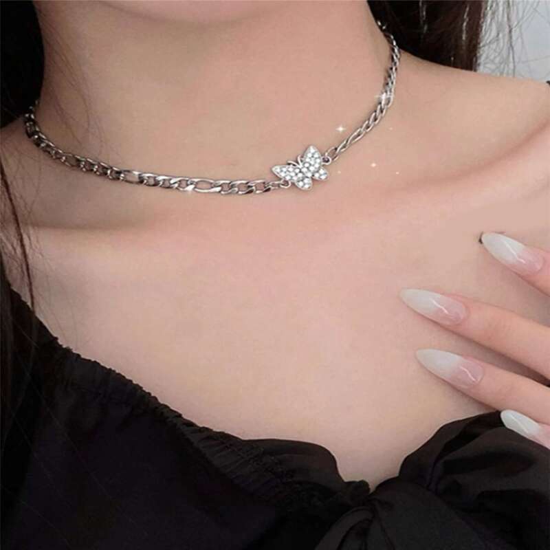 

Rhinestone Butterfly Decor Necklace, Silver