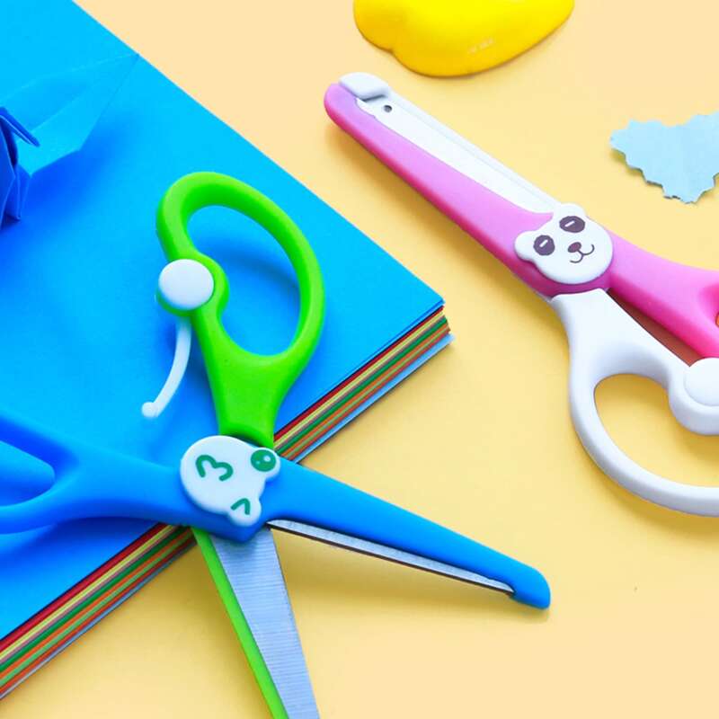 

1pc Random Cartoon Safety Art Scissors, Multicolor