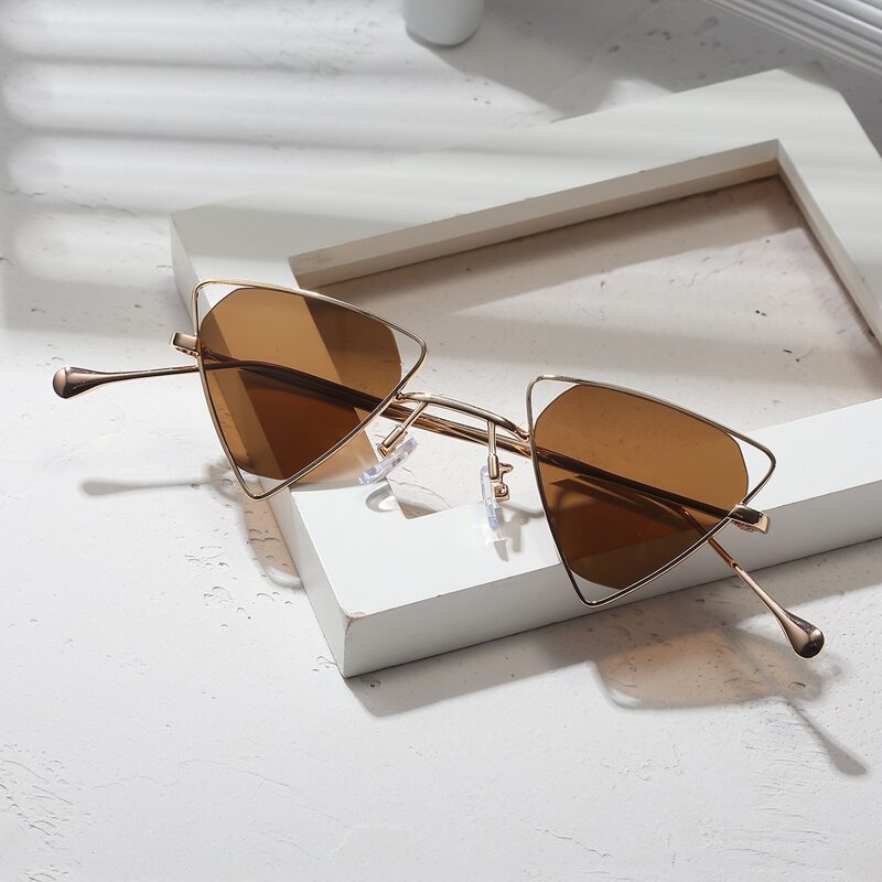 

Hollow Out Triangle Frame Sunglasses