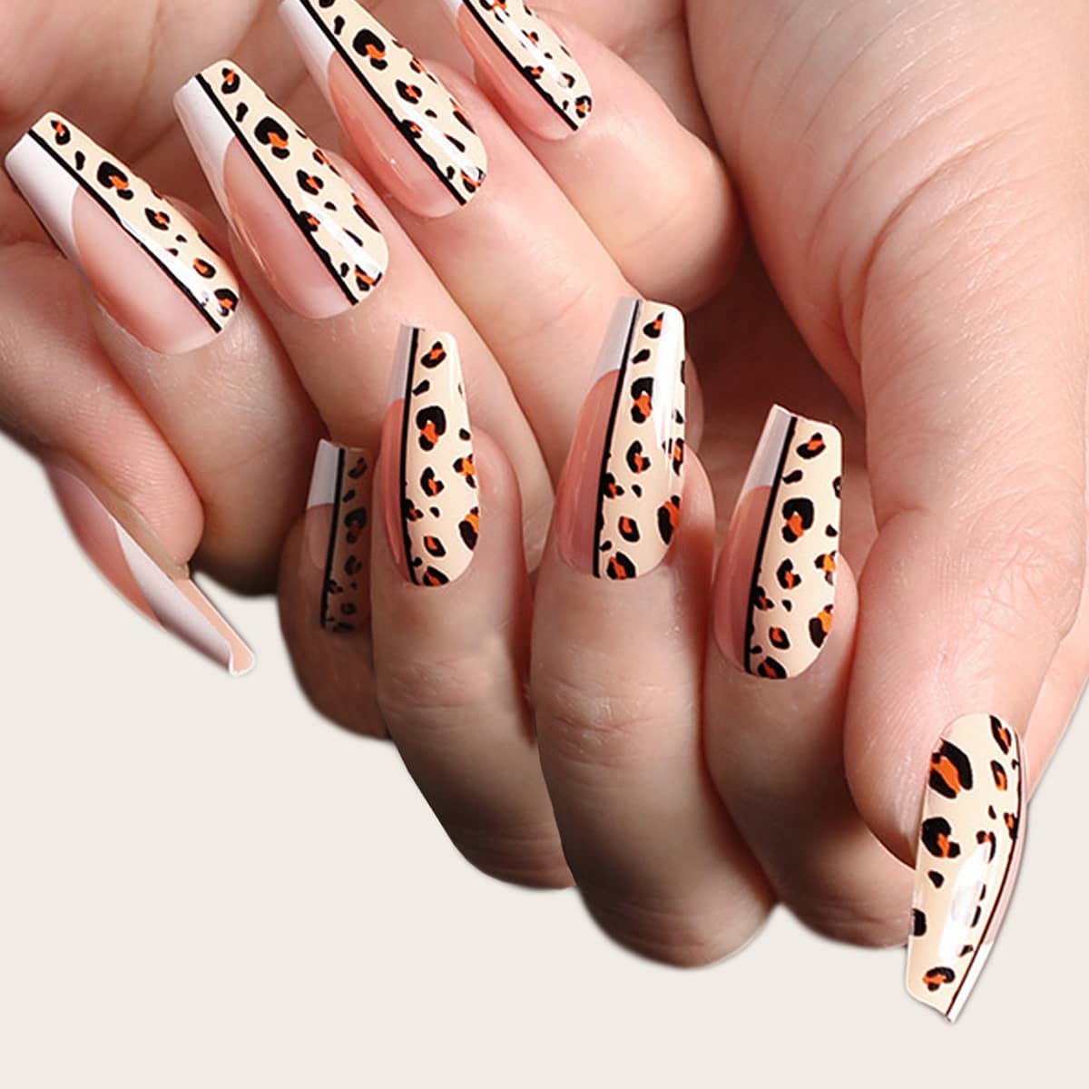 

24pcs Leopard Fake Nail & 1sheet Tape, Multicolor
