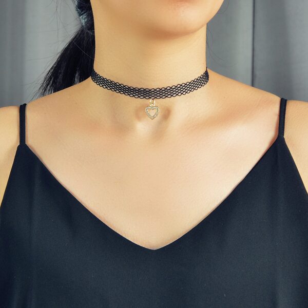 

Heart Pendant Choker, Black