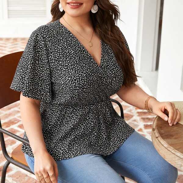 

Plus Allover Print Surplice Neck Peplum Blouse, Black and white