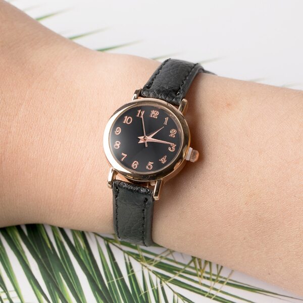 

Round Pointer Quartz Watch