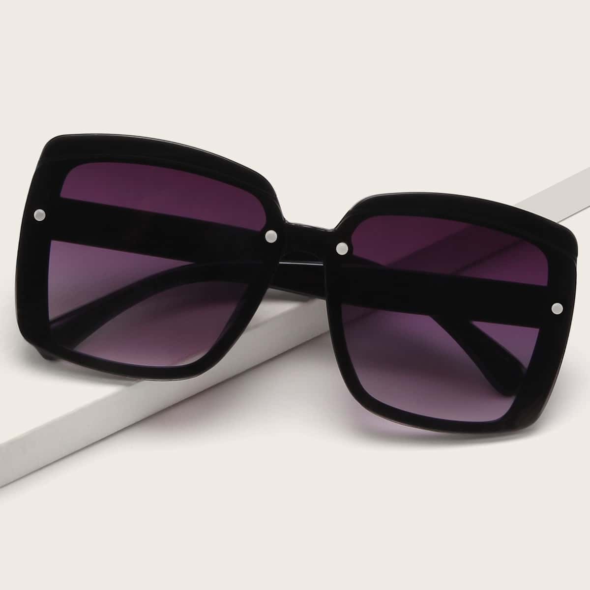 

Square Frame Tinted Lens Sunglasses