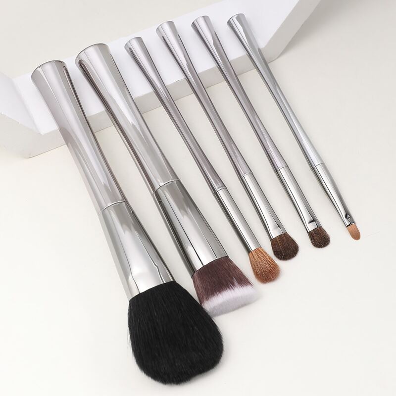 

6pcs Metallic Handle Makeup Brush & 1pc Storage Bag, Silver