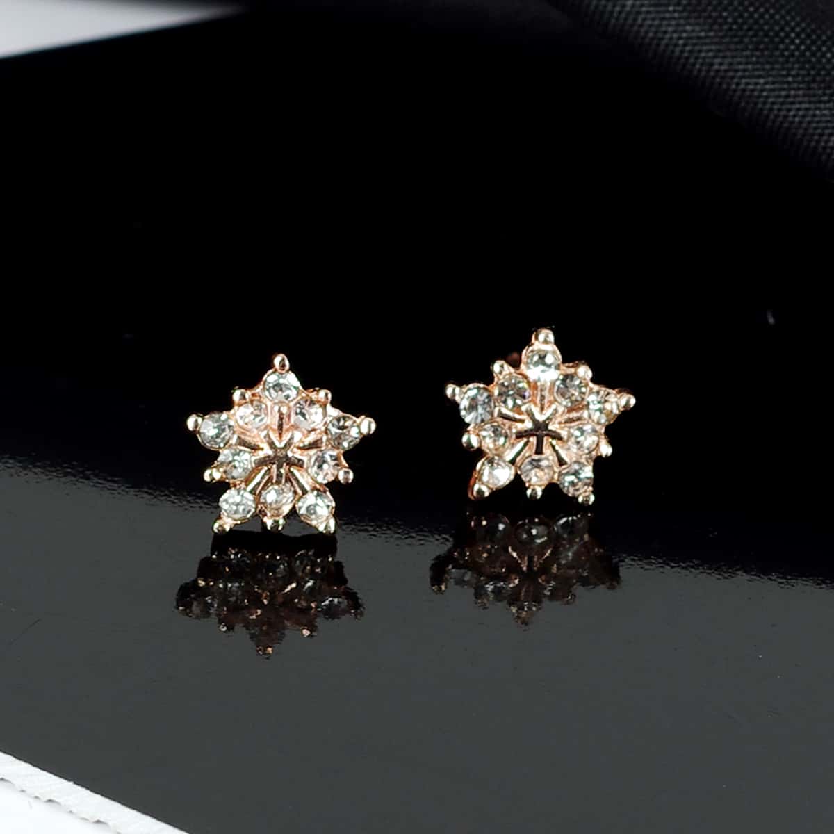 

Rhinestone Decor Stud Earrings, Multicolor