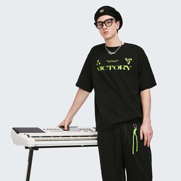 

Men Slogan Graphic Drop Shoulder Tee, Black