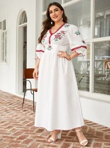 SHEIN فساتين مقاسات كبيرة التطريز منقط بالألوان أنيقة