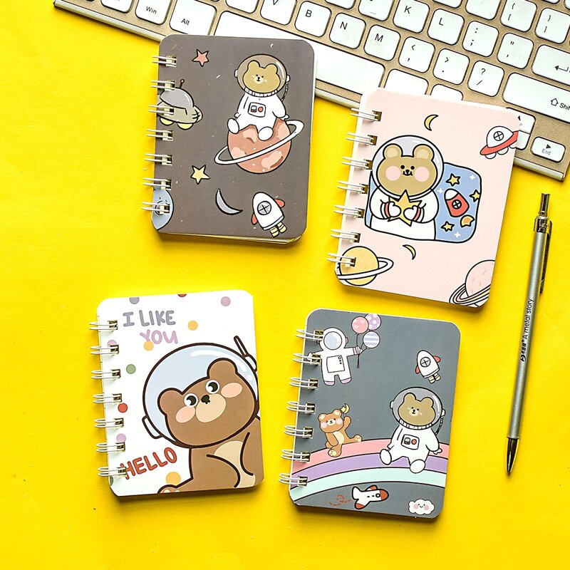 

1pc Cartoon Bear Print Cover Random Spiral Notebook, Multicolor