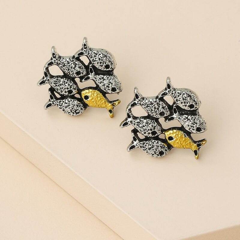 

1pair Fish Design Stud Earrings, Black