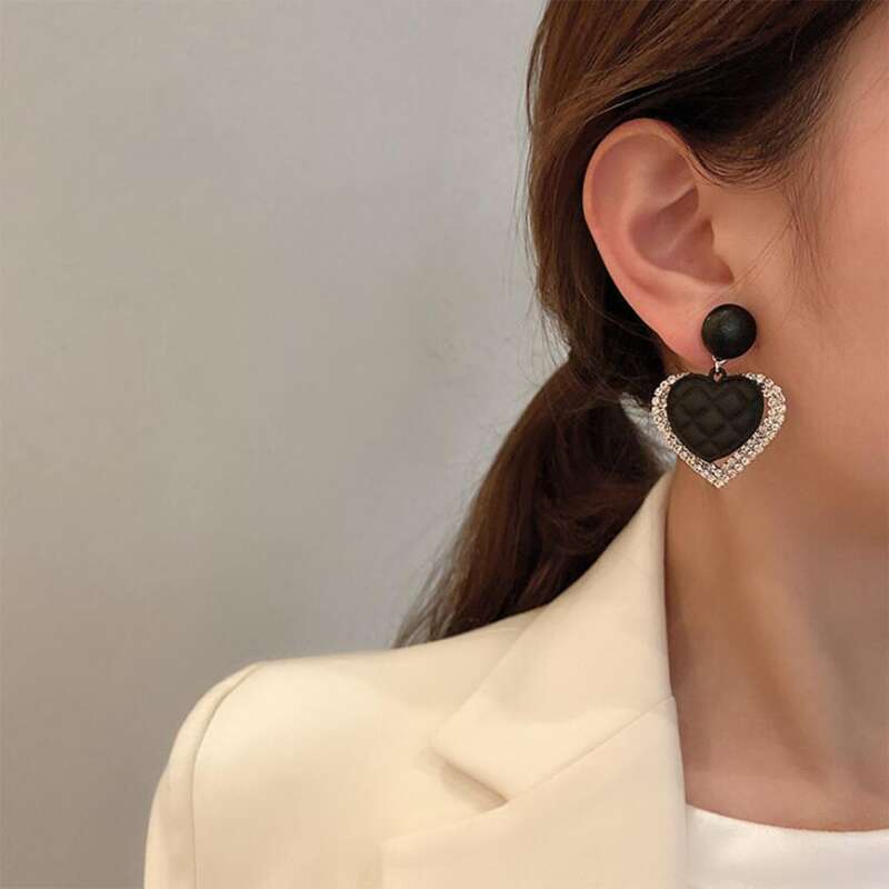 

1pair Heart Design Drop Earrings, Black