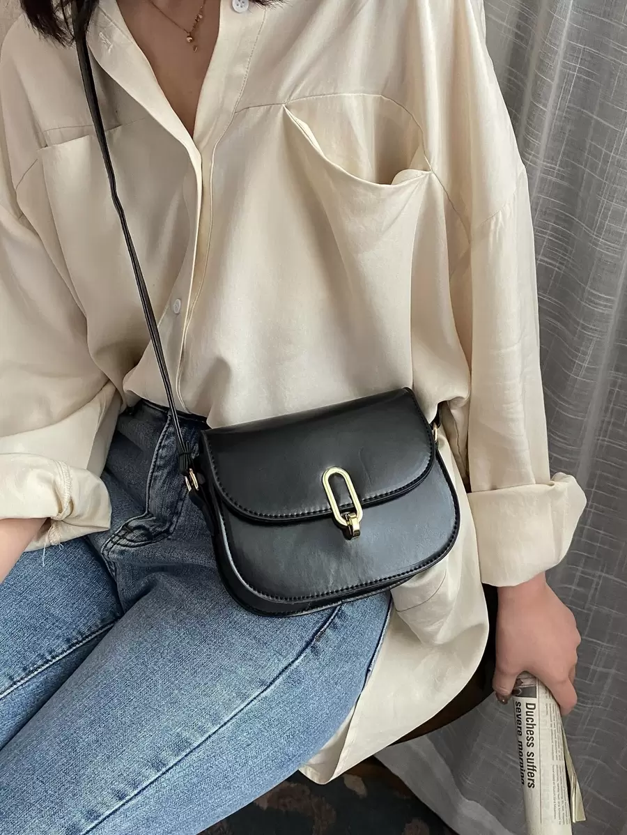 金屬鎖扣翻蓋馬鞍包 - 黑色 - 查看 1