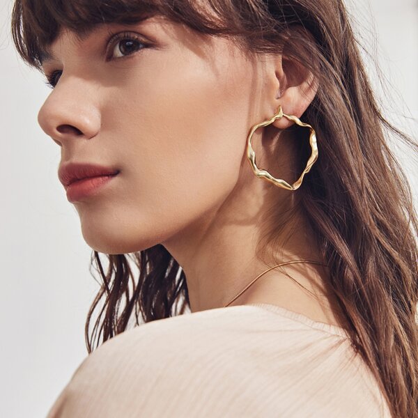 

Structured Design Earrings, Gold