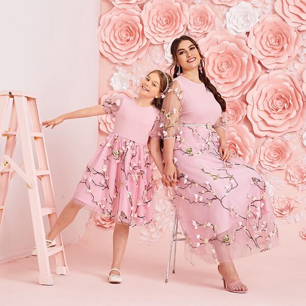 

Plus 1 Pack Floral Embroidered Mesh Overlay Dress Without Belt, Baby pink