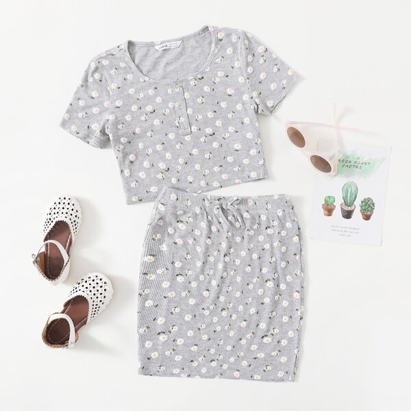 

Girls Half Press Buttoned Ditsy Floral Striped Top & Skirt Set, Multicolor