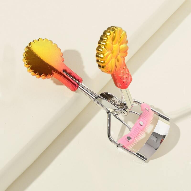 

Flower Handle Eyelash Curler, Red