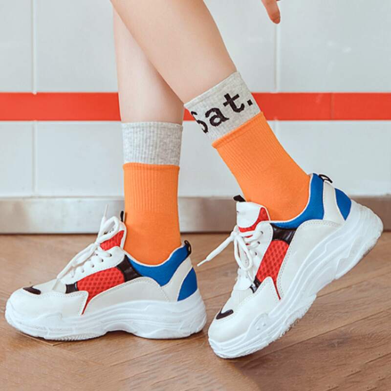 

1pair Weekly Letter Graphic Crew Socks, Orange