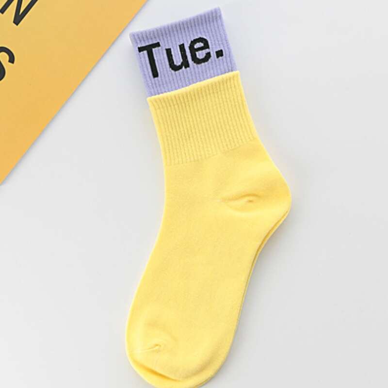 

1pair Weekly Letter Graphic Crew Socks, Yellow