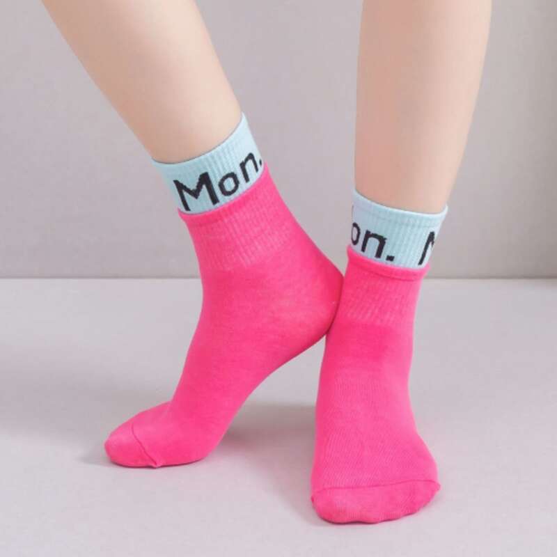 

1pair Weekly Letter Graphic Crew Socks, Hot pink