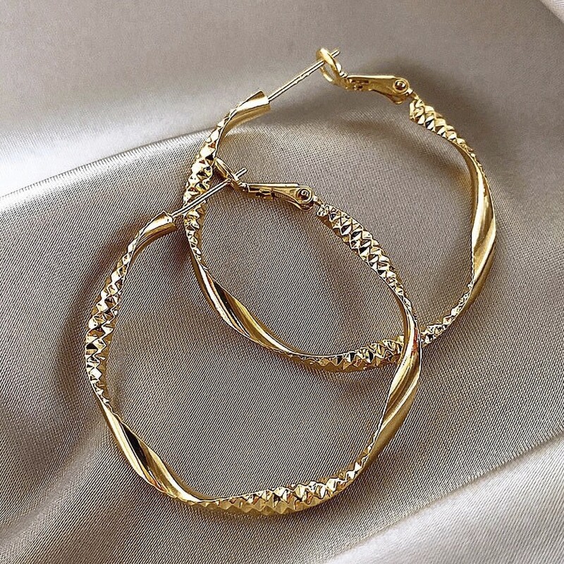

1pair Twisted Hoop Earrings, Gold
