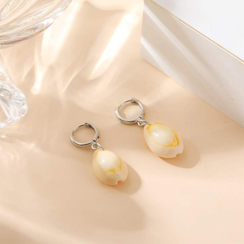 

1pair Shell Charm Clip On Earrings, Beige