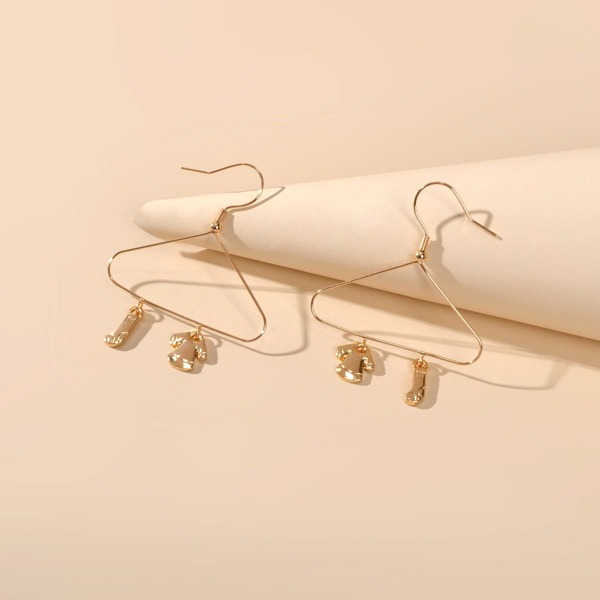 

Hanger Design Drop Earrings, Gold