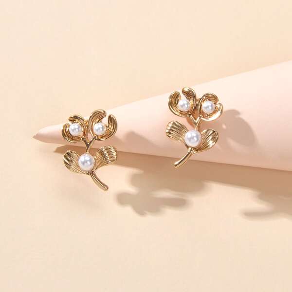 

Faux Pearl Decor Flower Design Stud Earrings, Gold