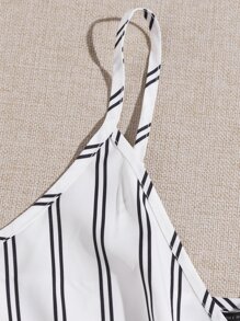 SHEIN رومبير كامي بعنق متداخل مخطط