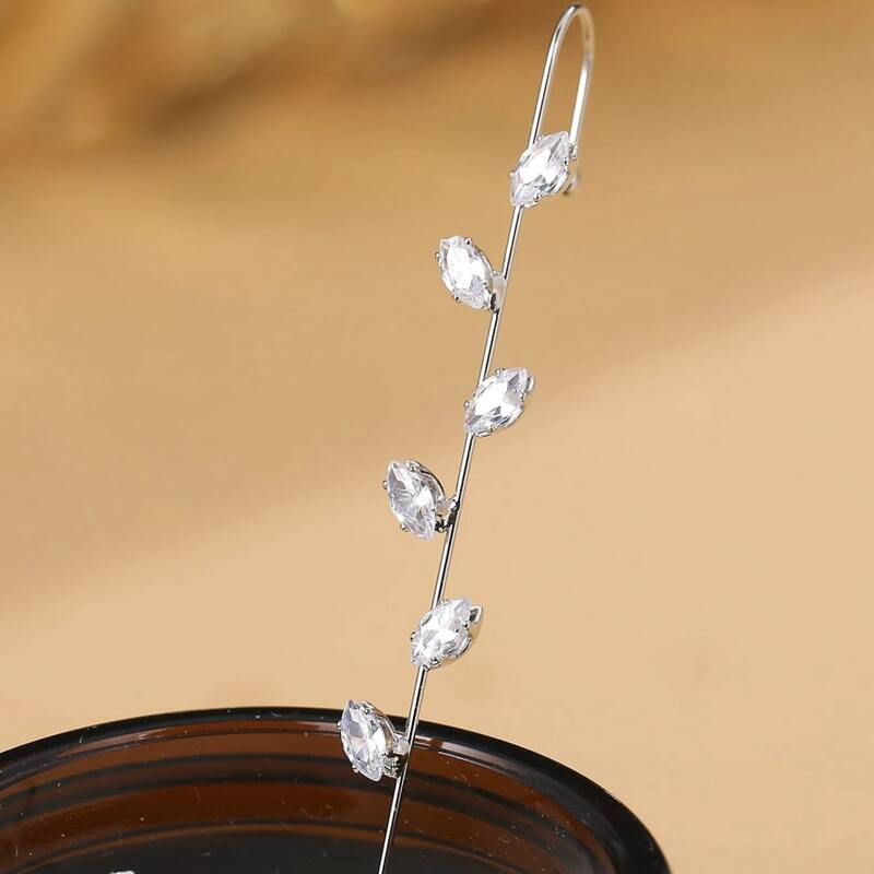 

Rhinestone Decor Thread Ear Pin, Silver
