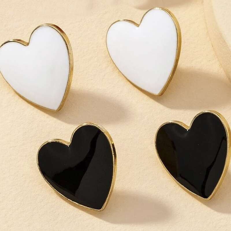 

2pairs Heart Earrings, Black and white