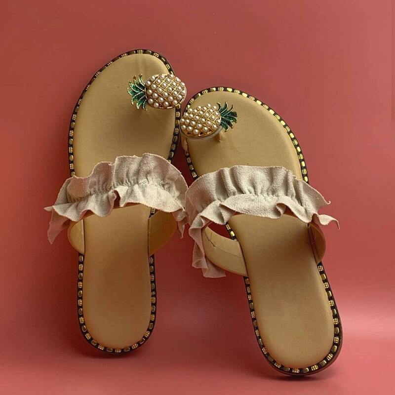 

Pineapple Decor Thong Sandals, Beige