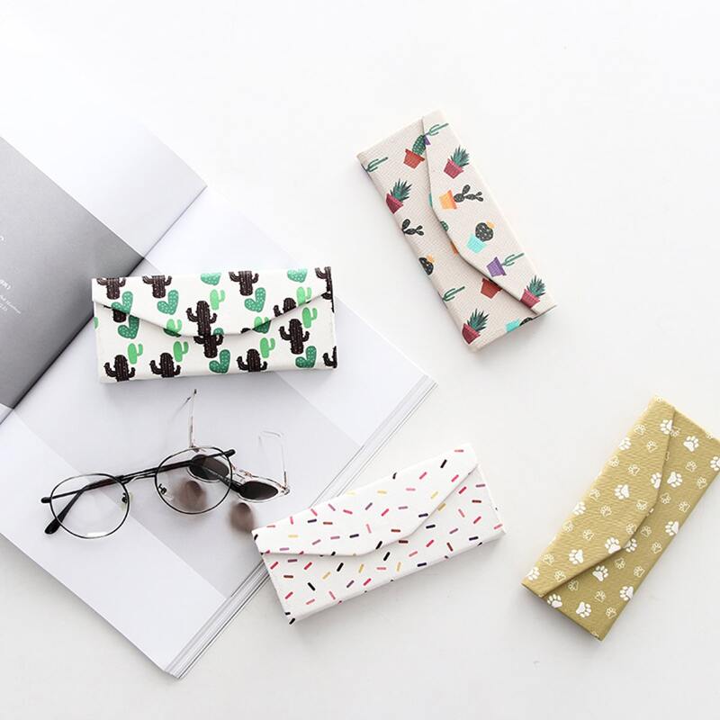 

1pc Random Plants & Geo Glasses Case, Multicolor