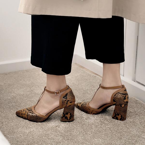 

Snakeskin Print Mid Heeled T-strap Pumps, Brown