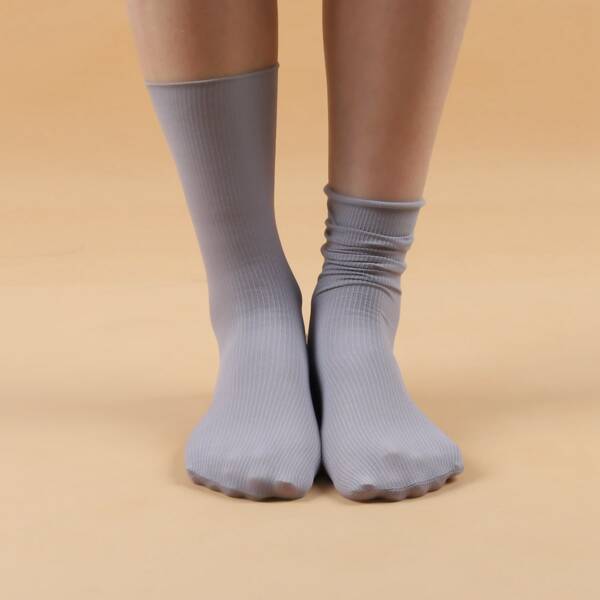 

Minimalist Crew Socks, Light grey