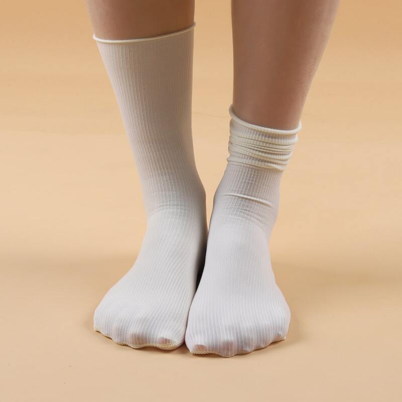 

Minimalist Crew Socks, White