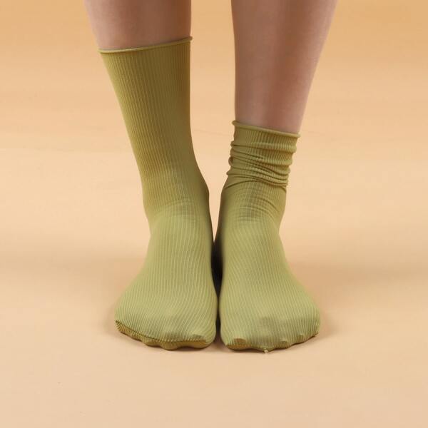 

Minimalist Crew Socks, Olive green