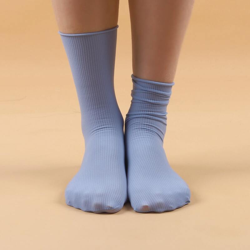 

Minimalist Crew Socks, Dusty blue