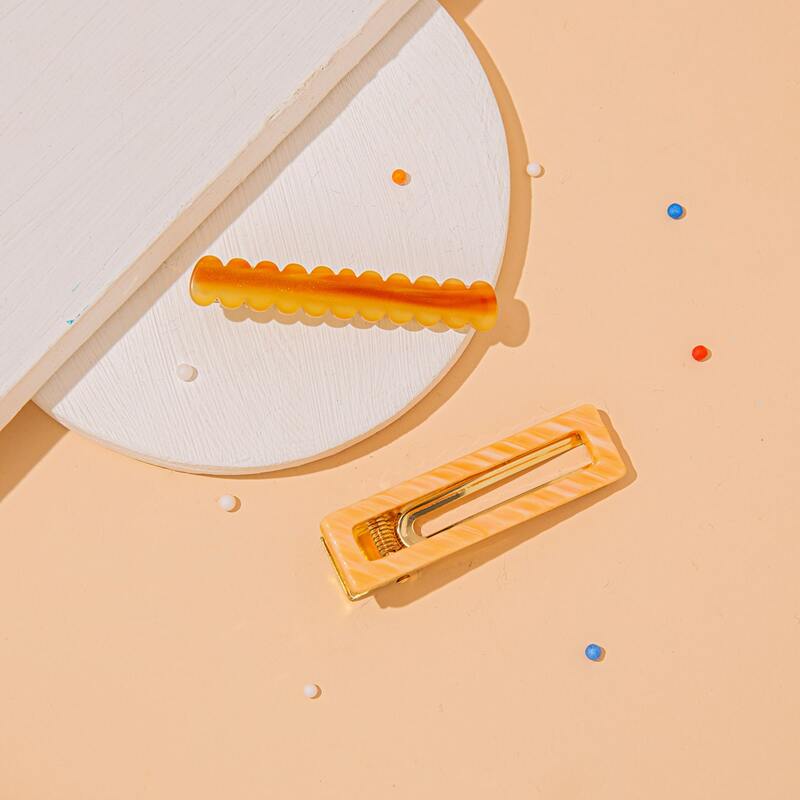 

2pcs Simple Hair Clip, Multicolor
