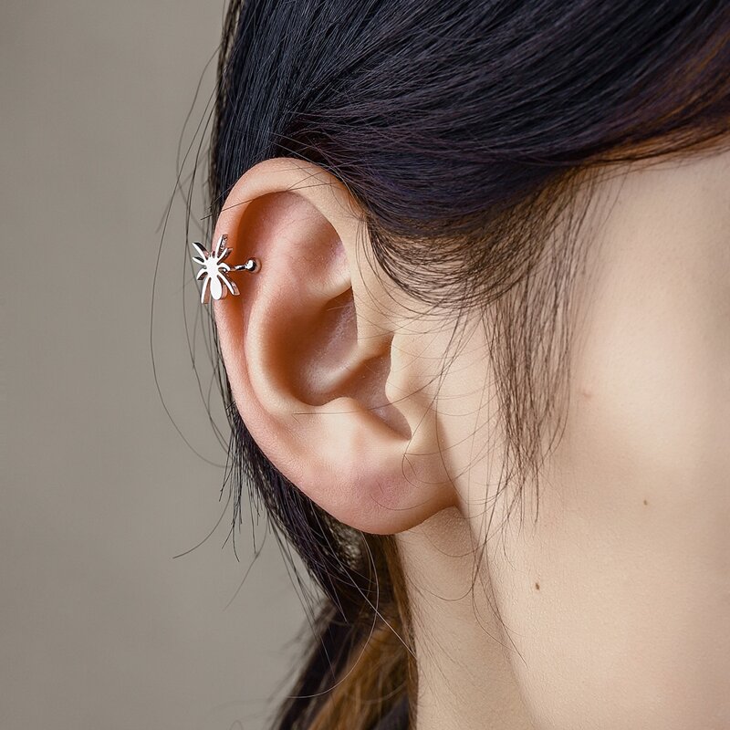 

1pc Spider Design Ear Cuff, Silver