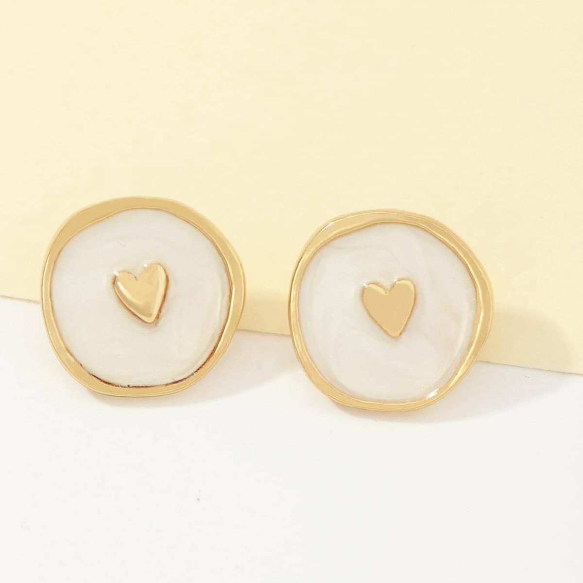

1pair Heart Decor Stud Earrings, White