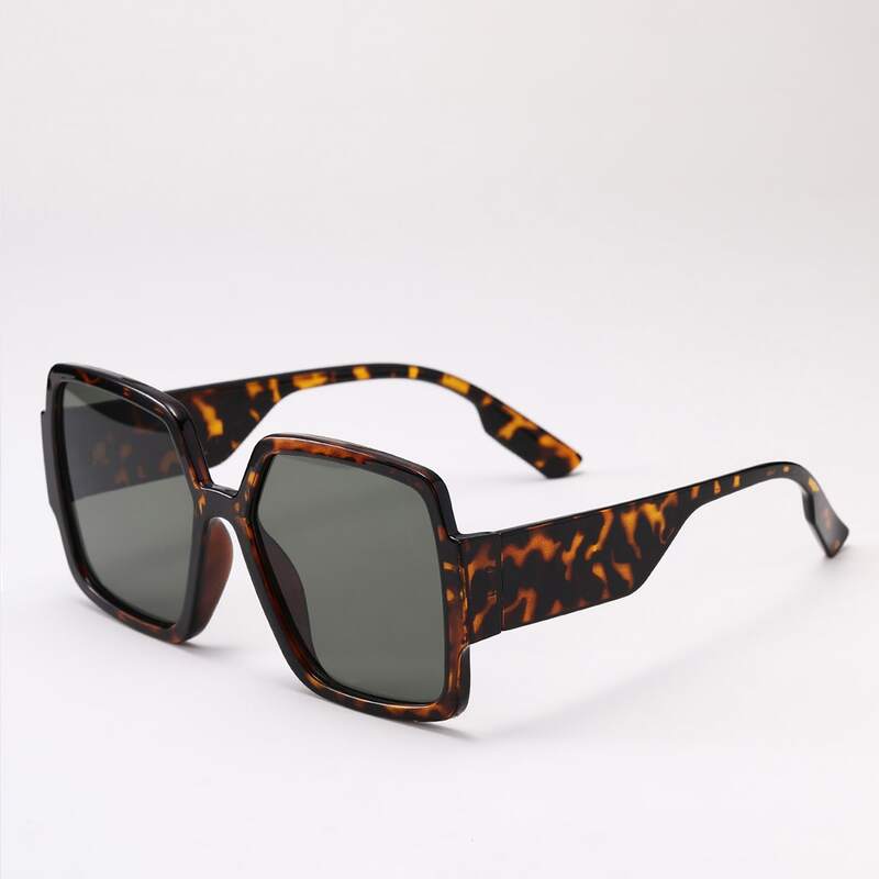 

Tortoiseshell Pattern Sunglasses
