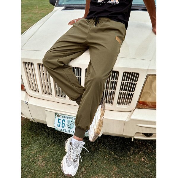 

Men Letter Graphic Drawstring Waist Tapered Pants, Army green