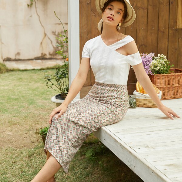 

Asymmetrical Neck Top & Graphic Print Skirt Set, Multicolor