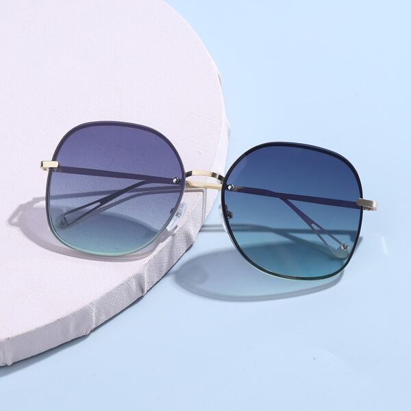 

Heart Rhinestone Detail Sunglasses