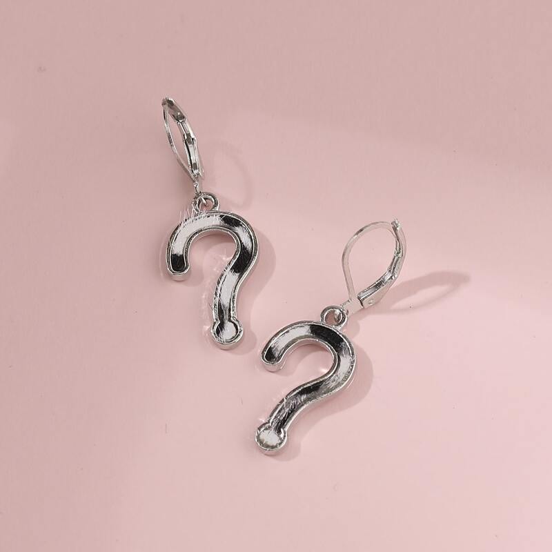 

1pair Punctuation Shaped Earrings, Black and white