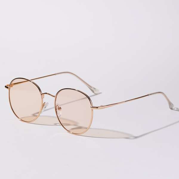 

Солнцезащитные очки в металлической оправе